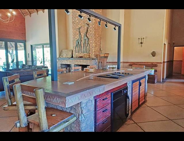 5 BEDROOM HOUSE FOR SALE IN VAALKOP DAM